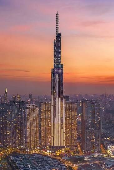 Landmark 81 lúc hoàng hôn