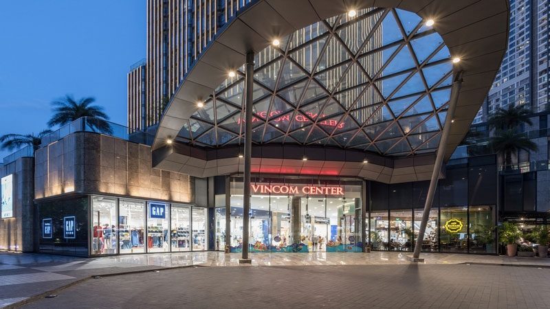 Lối vào Vincom Center Landmark 81 lúc chạng vạng