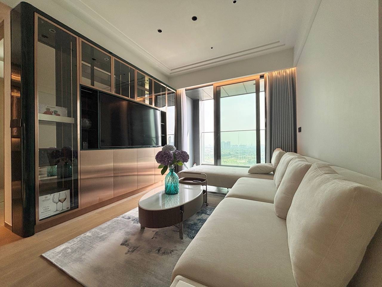 Thuê hoặc mua căn 1 phòng ngủ Grand Marina, view sông Sài Gòn