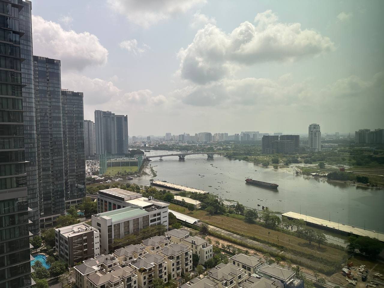 Thuê hoặc mua căn 2 phòng ngủ Grand Marina, view Thảo Cầm Viên