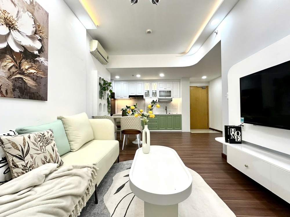 Cho thuê căn 2PN 2WC tháp view hồ bơi, nội thất tân cổ điển xanh mint mới tinh