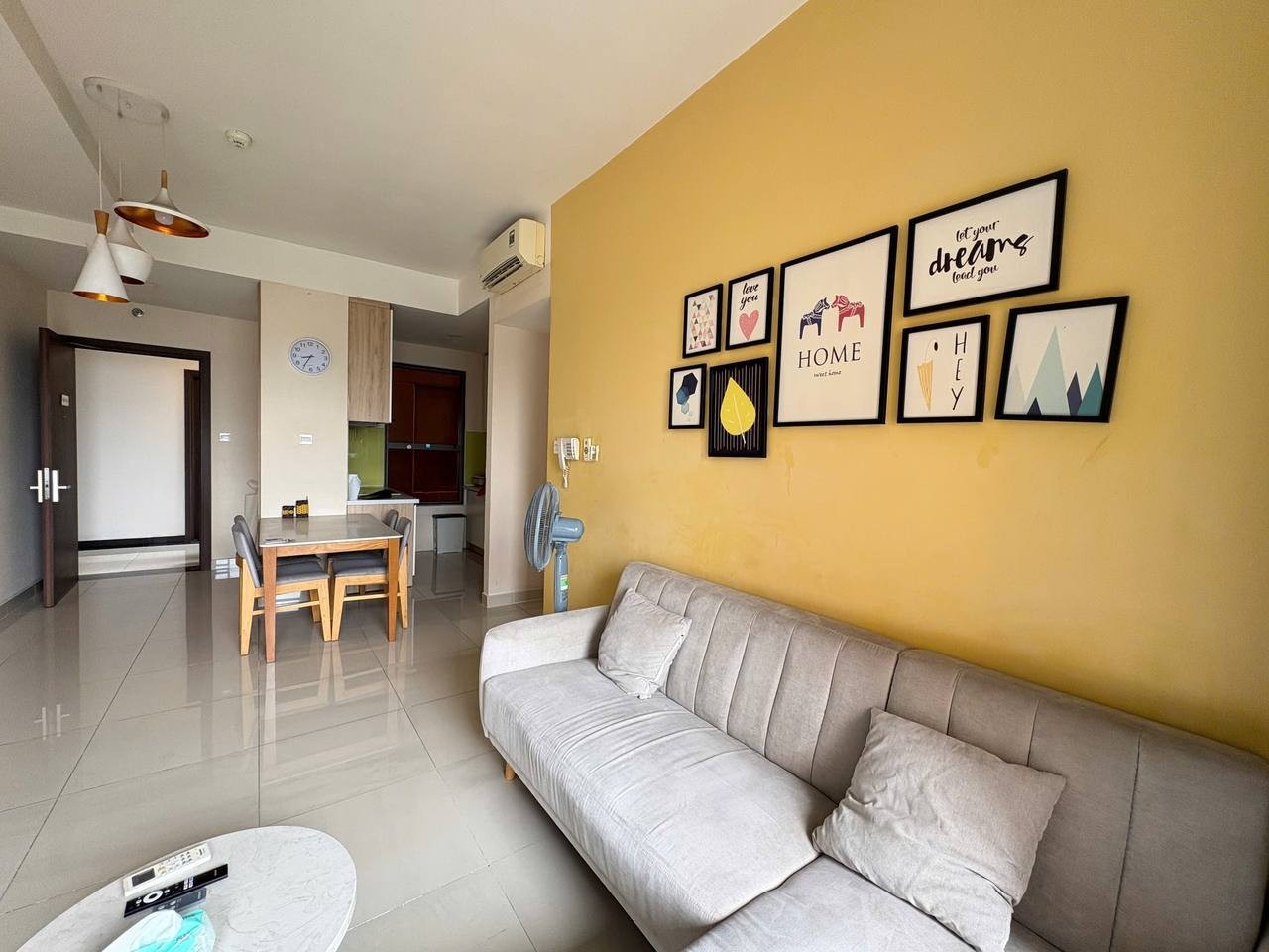 Cho thuê căn 2PN+1 79m² tháp The Sun Avenue, tường vàng ấm áp, phòng ngủ kiểu Nhật, ảnh 2