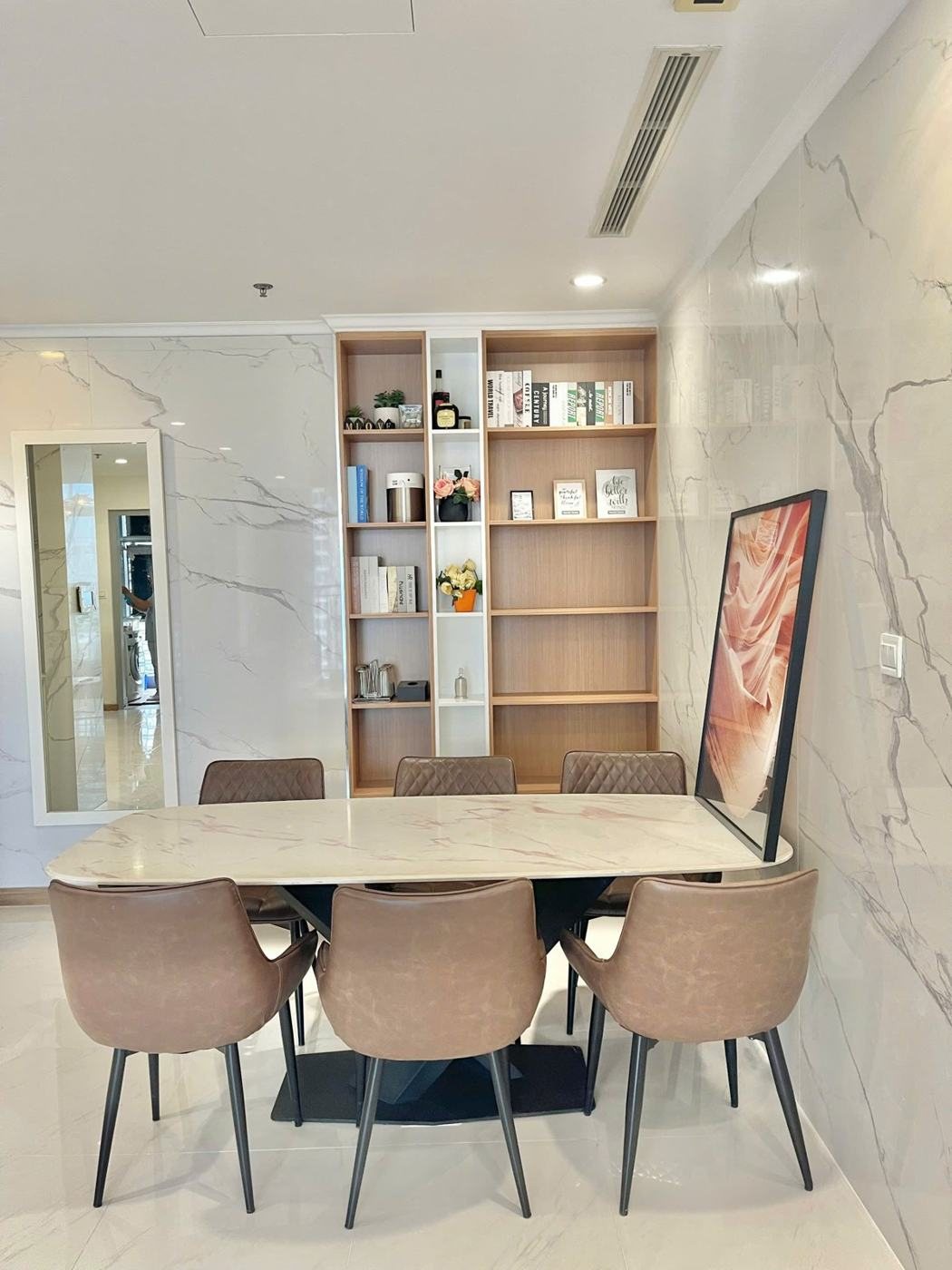 Căn 3PN full nội thất, phòng khách kính lớn, ảnh 2