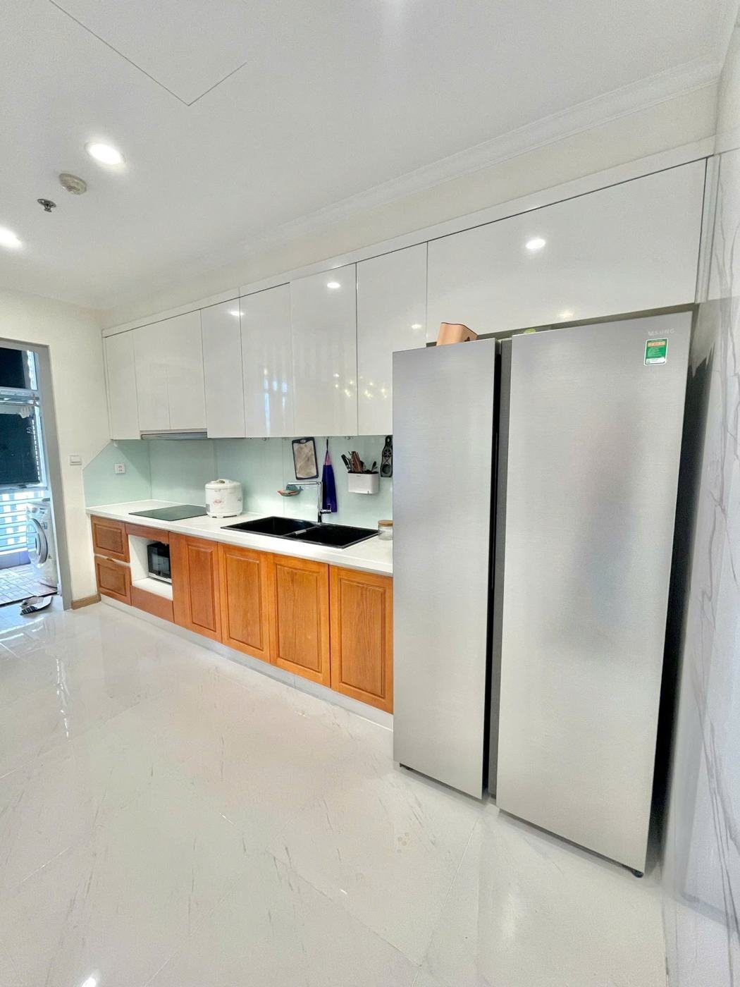Căn 3PN full nội thất, phòng khách kính lớn, ảnh 4
