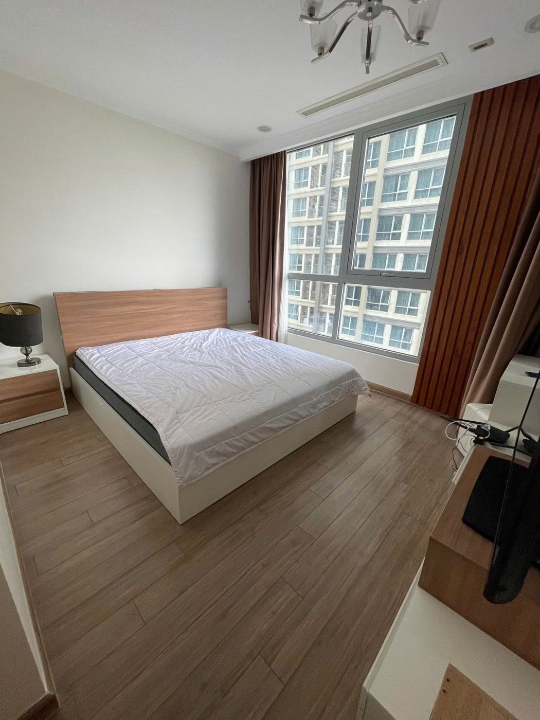 Căn 3PN full nội thất, phòng khách kính lớn, ảnh 5